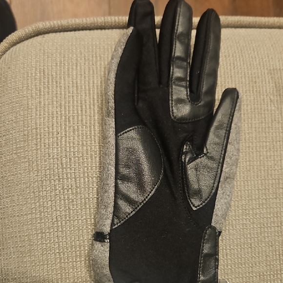 Isotoner Women's Black and Gray SmartTouch Gloves - Picture 2 of 2